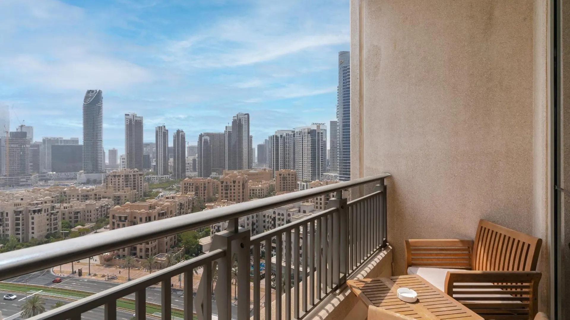 Stylish 1Br In Blvd Central, Great City Access - Allsopp & Allsopp Dubai Apartment