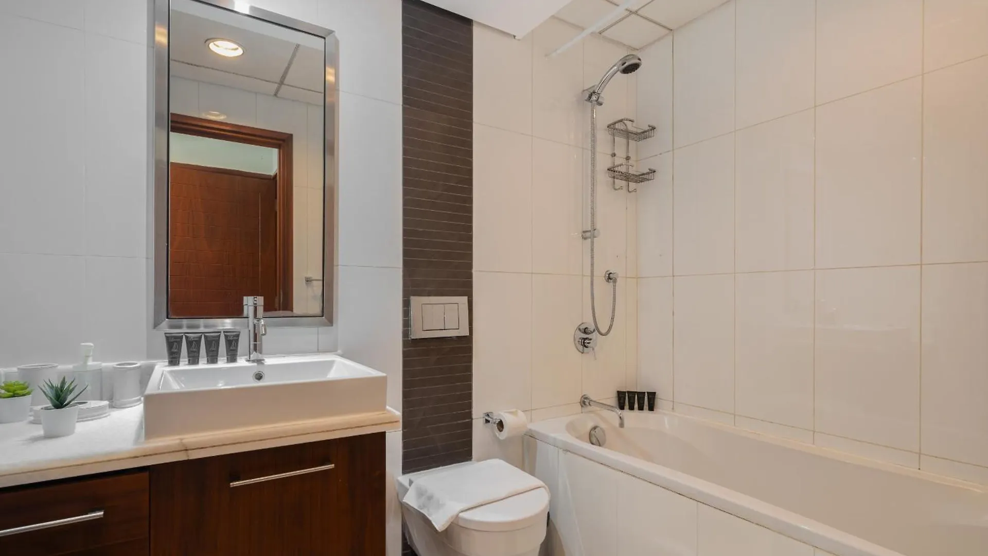 Stylish 1Br In Blvd Central, Great City Access - Allsopp & Allsopp Dubai Apartment
