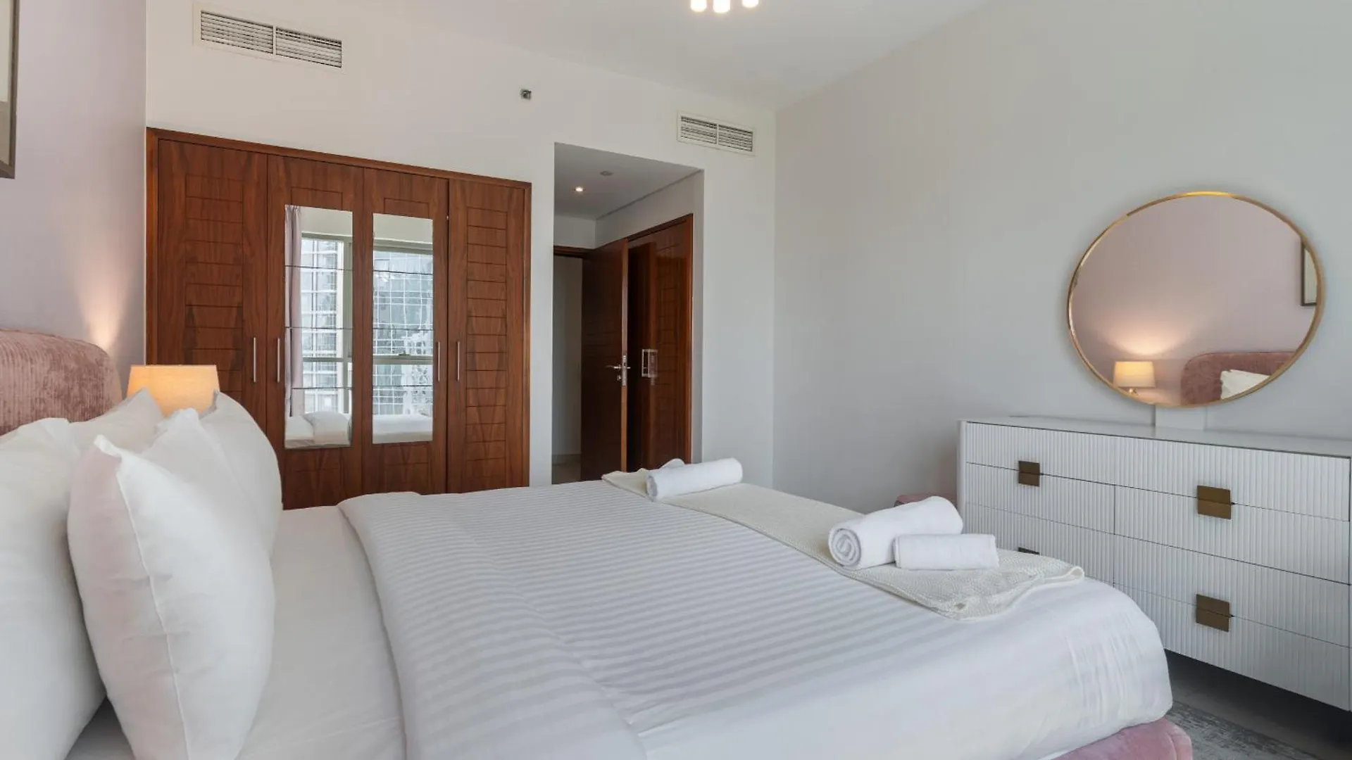 Stylish 1Br In Blvd Central, Great City Access - Allsopp & Allsopp Dubai